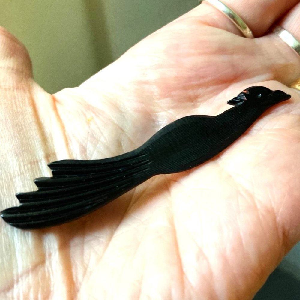 Vintage etched bird brooch in bakelite or early plastic - made in France